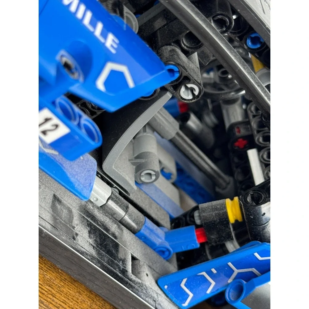 LEGO Technic McLaren Senna GTR 42123 Blue‎ Race Car Model – 98% Complete - Picture 13 of 16